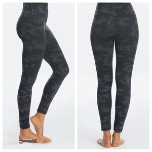 Spanx Ribbed Knit Seamless Legging - Black Camo